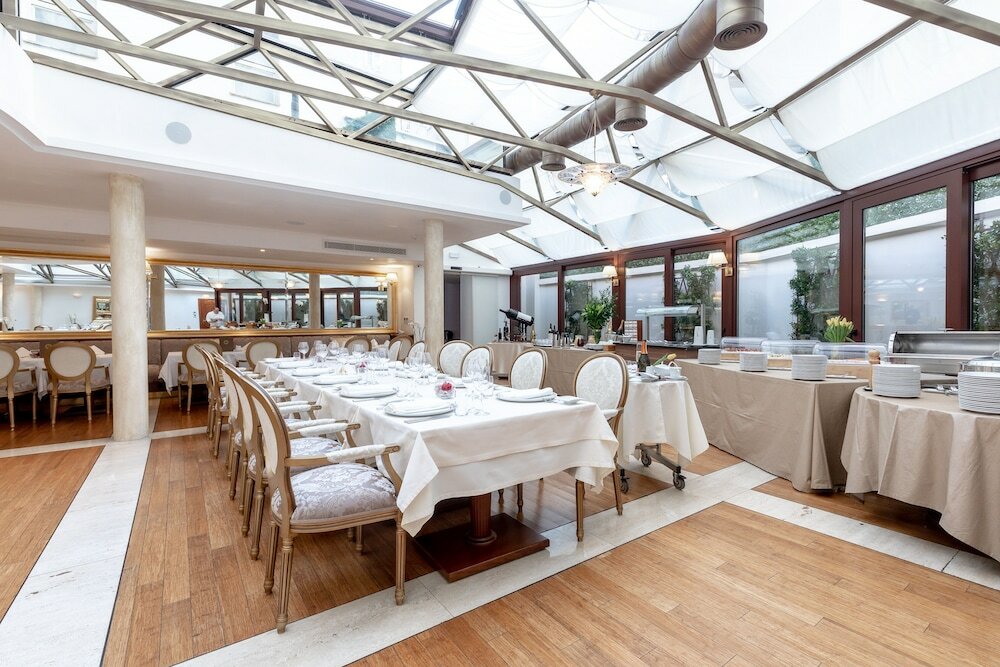 Фото Le Premier Boutique Hotel