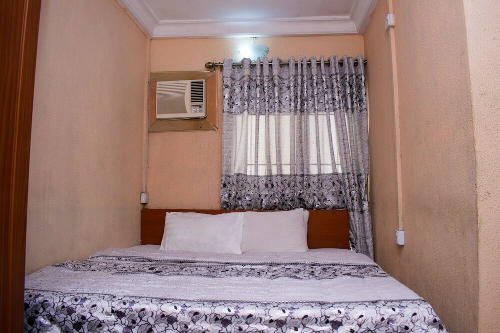 Фото Maxton Suites Magodo