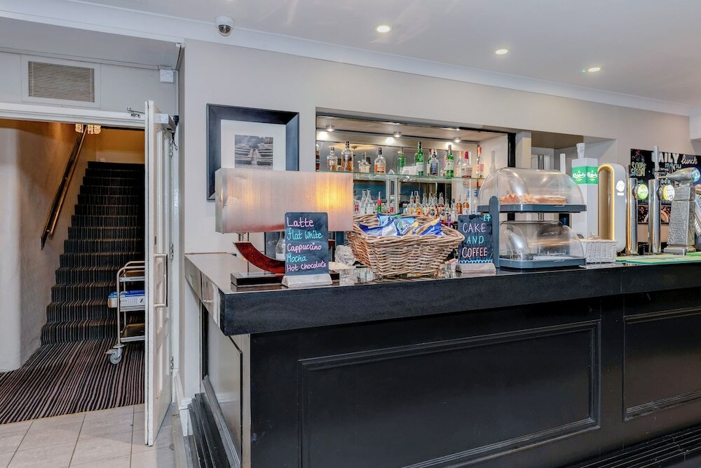 Фото The Landmark Hotel and Leisure Club