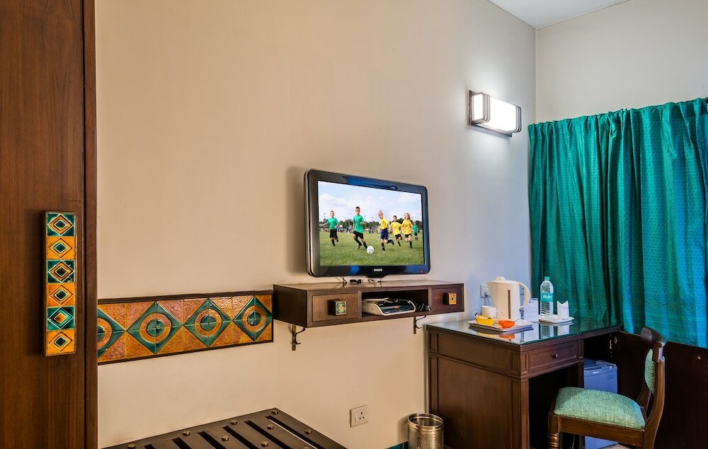 Фото Home@F37 Kailash Colony Metro