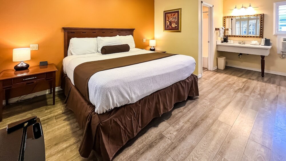 Фото The Old West Inn