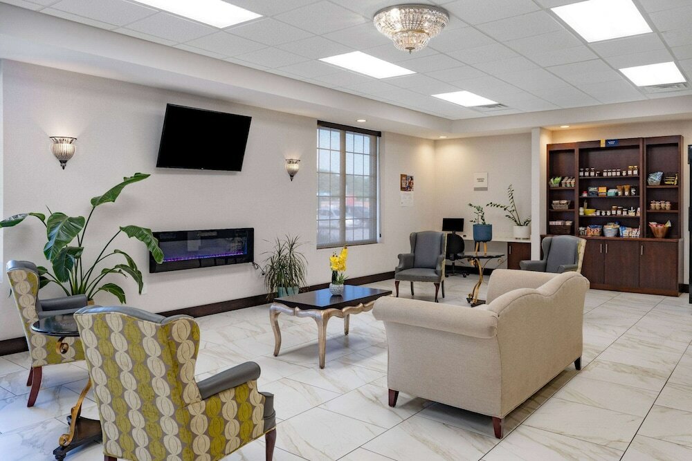 Фото Days Inn and Suites by Wyndham Oxford