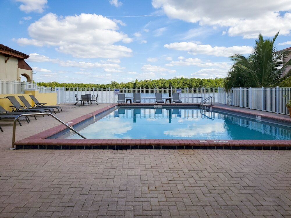 Фото Captain's Table Hotel