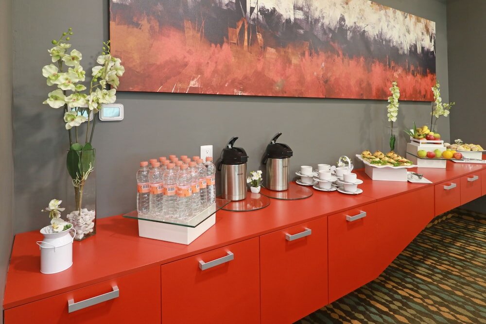 Фото Wyndham Garden Guadalajara Acueducto