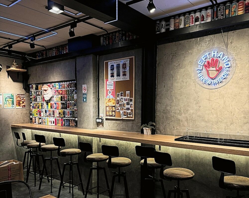 Фото Barn and Bed Hostel