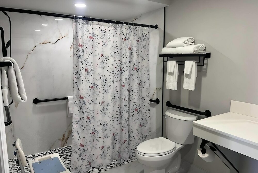 Фото Travelodge by Wyndham Suites St Augustine