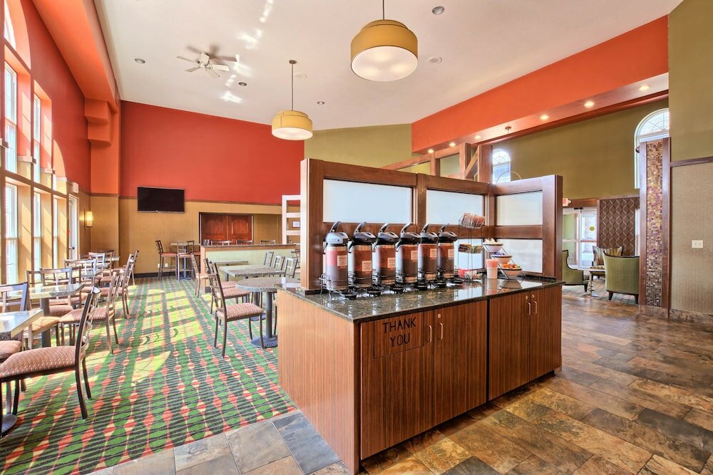 Фото Comfort Inn & Suites and Conference Center