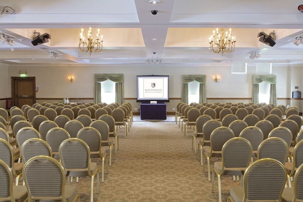 Фото Macdonald Houstoun House