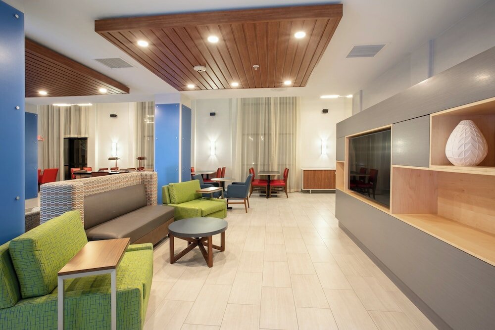 Фото Holiday Inn Express & Suites Phoenix - Glendale Sports Dist, an Ihg Hotel