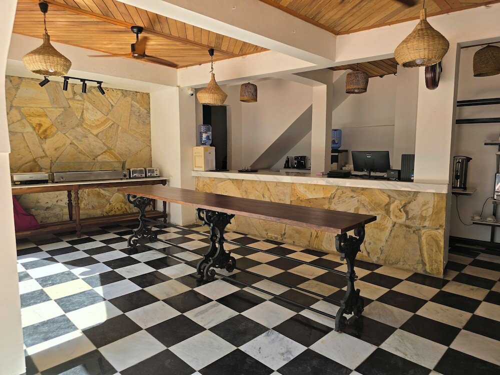 Фото Dhow Palace Hotel