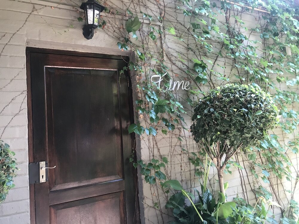 Фото Waterhouse Guest Lodges 202 Lawley Street