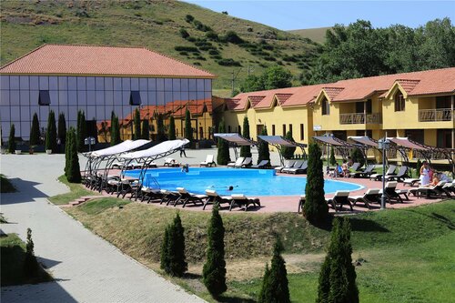 Гостиница Best Western Bohemian Resort в Севане