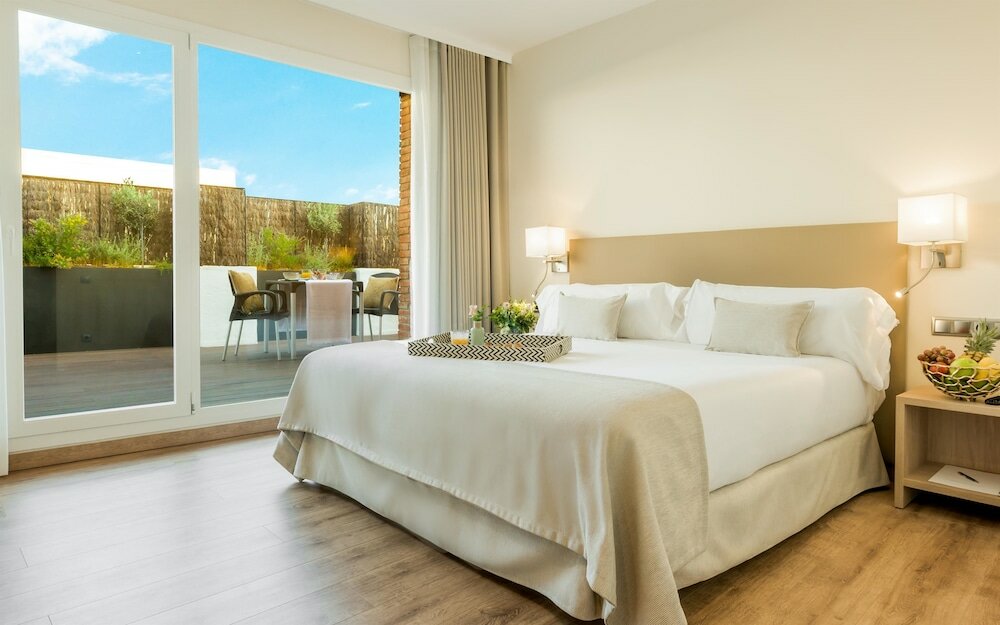 Фото Aparthotel Mariano Cubi Barcelona