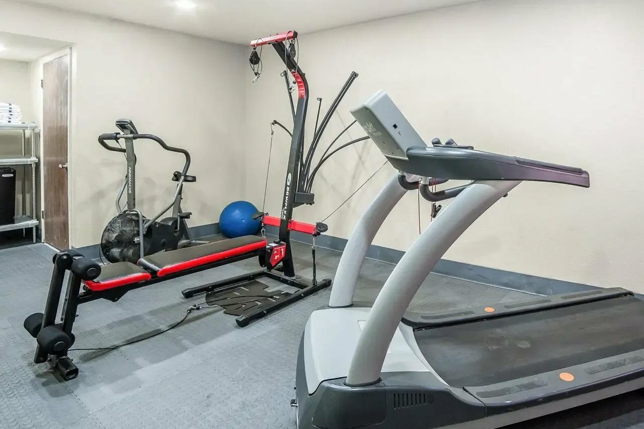 Фото Rodeway Inn & Suites