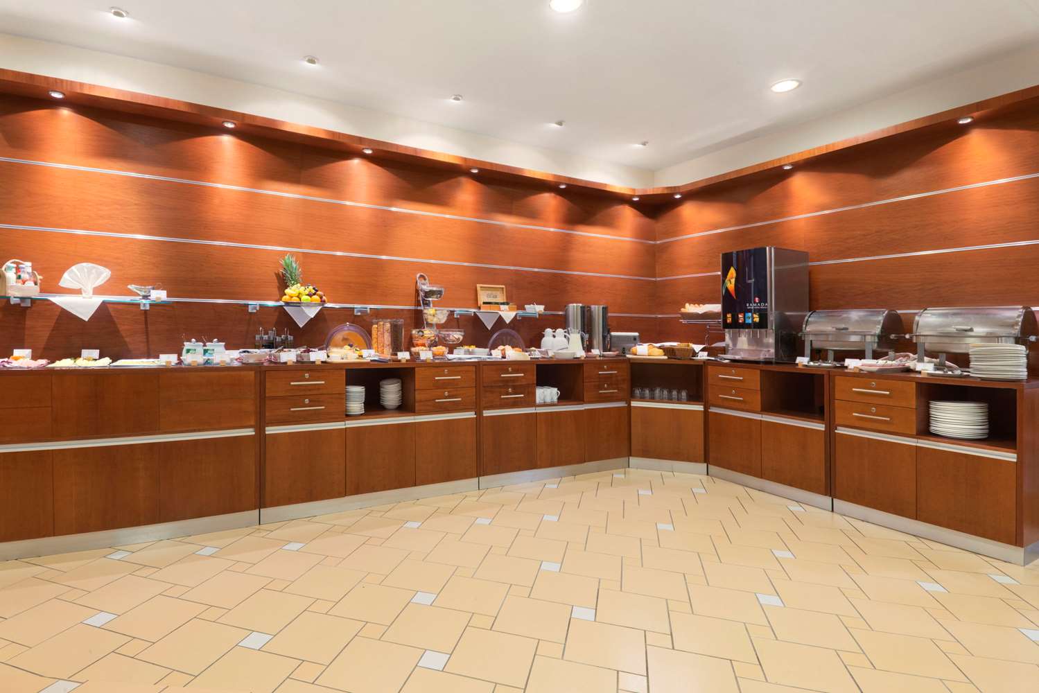 Фото Ramada Airport Hotel Prague