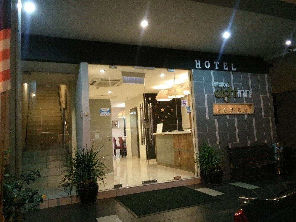 Фото Station Eight Inn