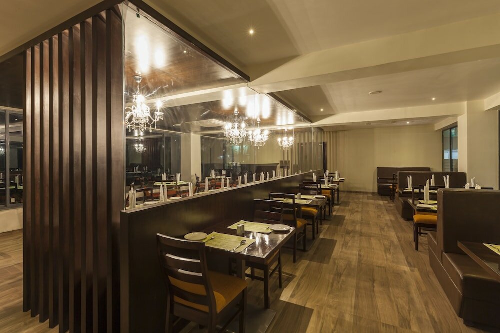 Фото Krishna Inn - The Green Hotel