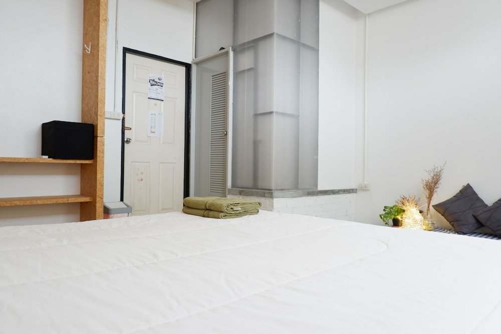 Фото Hugger Hostel - Adults Only