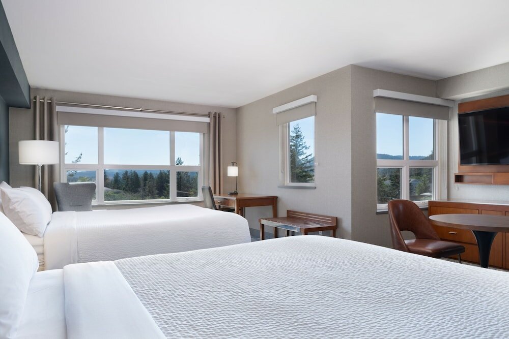 Фото Four Points by Sheraton Victoria Gateway