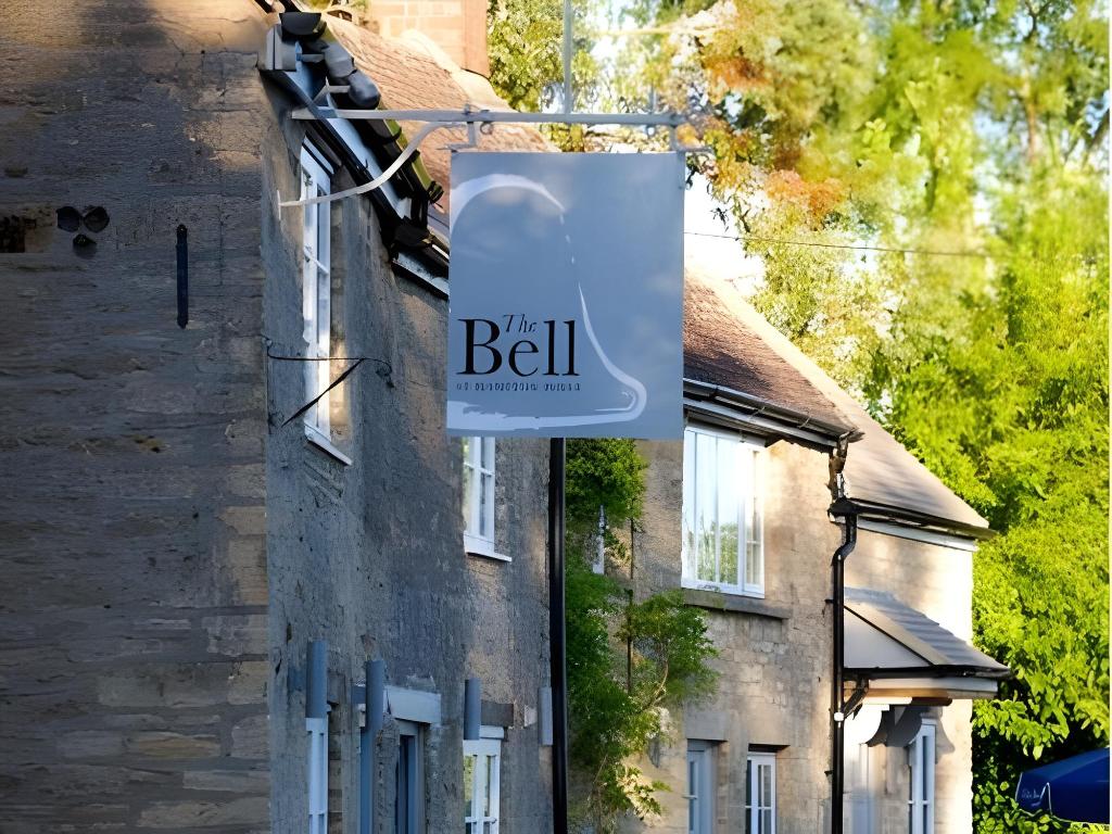 Фото The Bell at Hampton Poyle