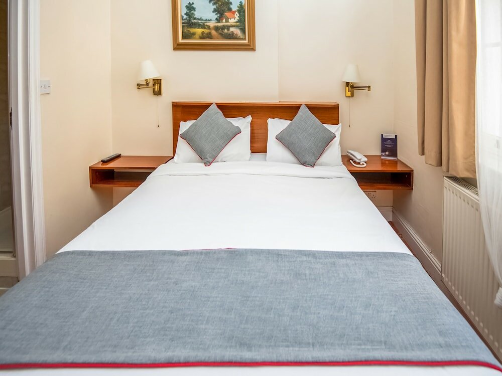 Фото St Georges Hotel Pimlico