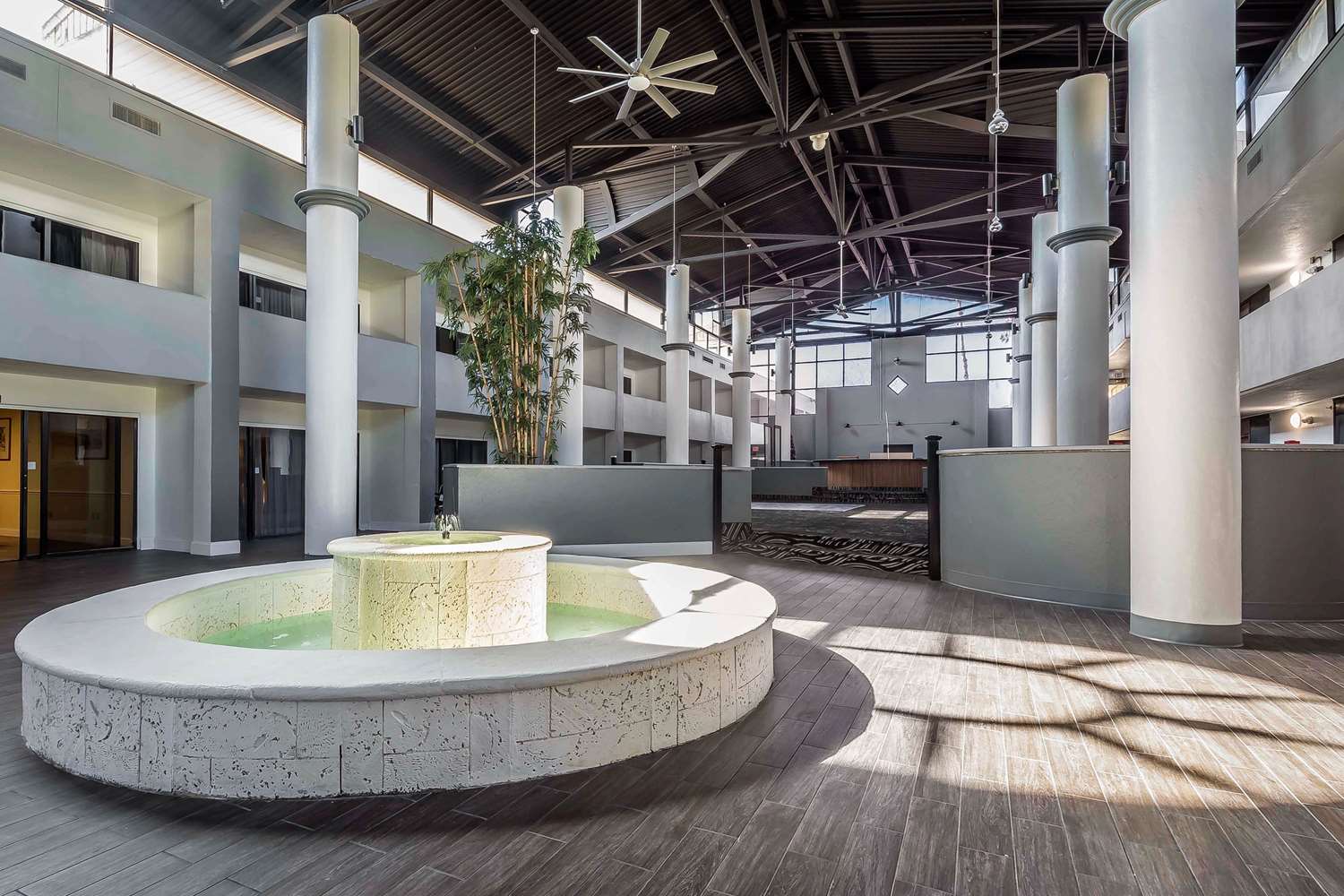 Фото Orlando International Airport Hotel