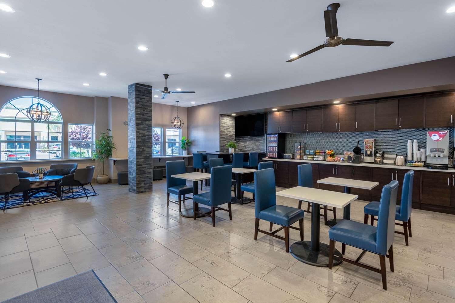 Фото Microtel Inn & Suites by Wyndham Tracy
