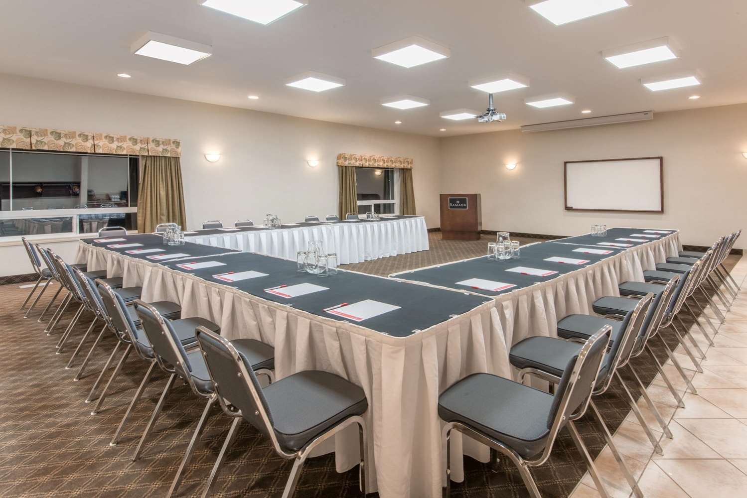 Фото Ramada by Wyndham Wainwright