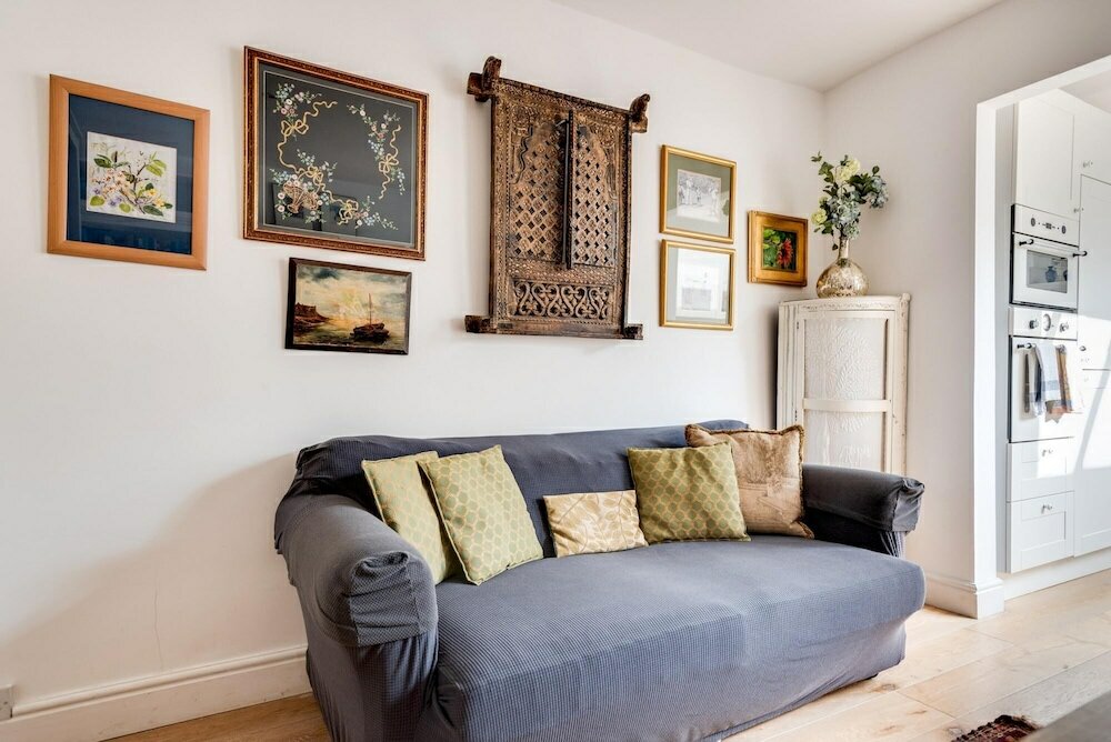 Фото The Old Bookbinders Retreat