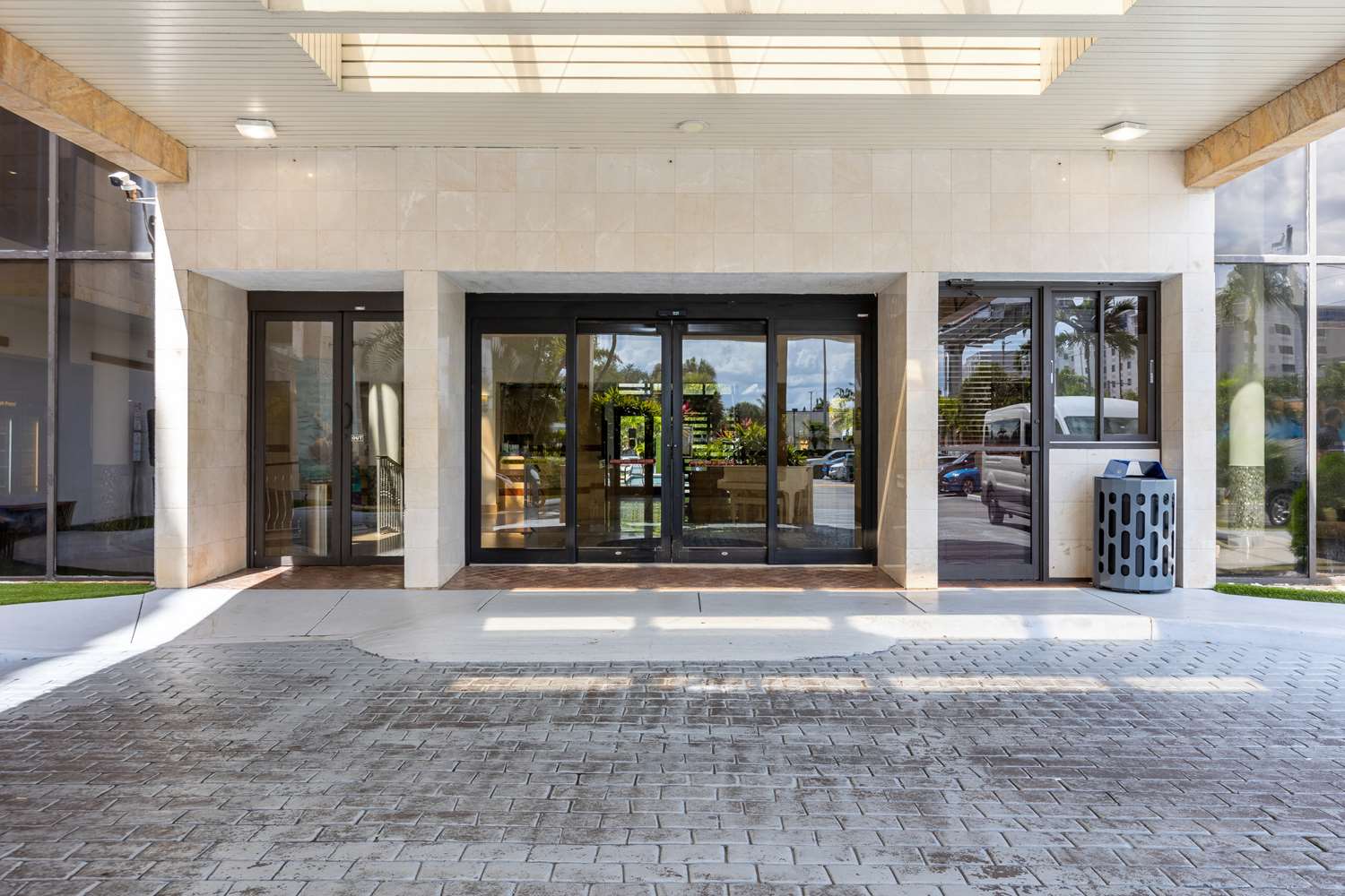 Фото Regency Miami Airport