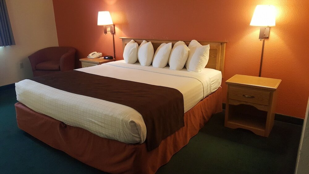 Фото AmericInn by Wyndham Garden City