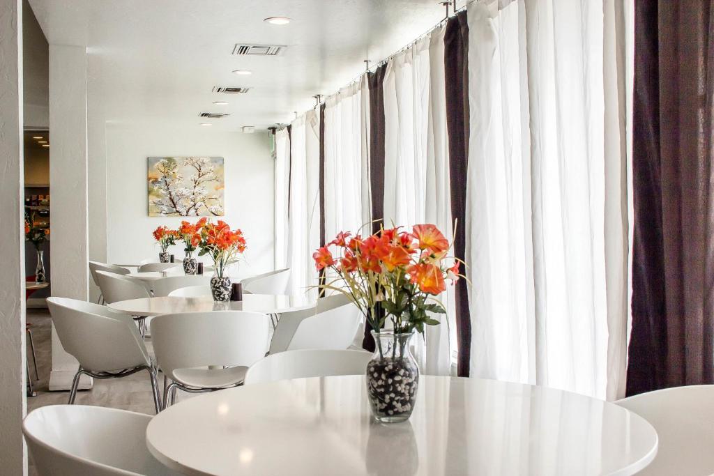 Фото Red Roof Inn Tucson Downtown – University