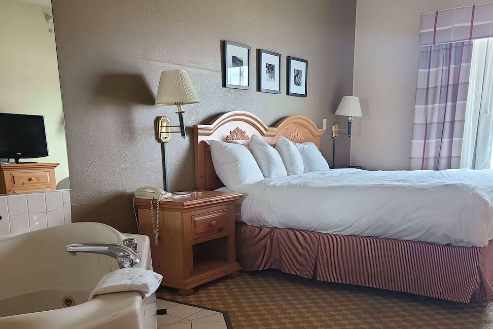 Фото AmericInn by Wyndham Galesburg