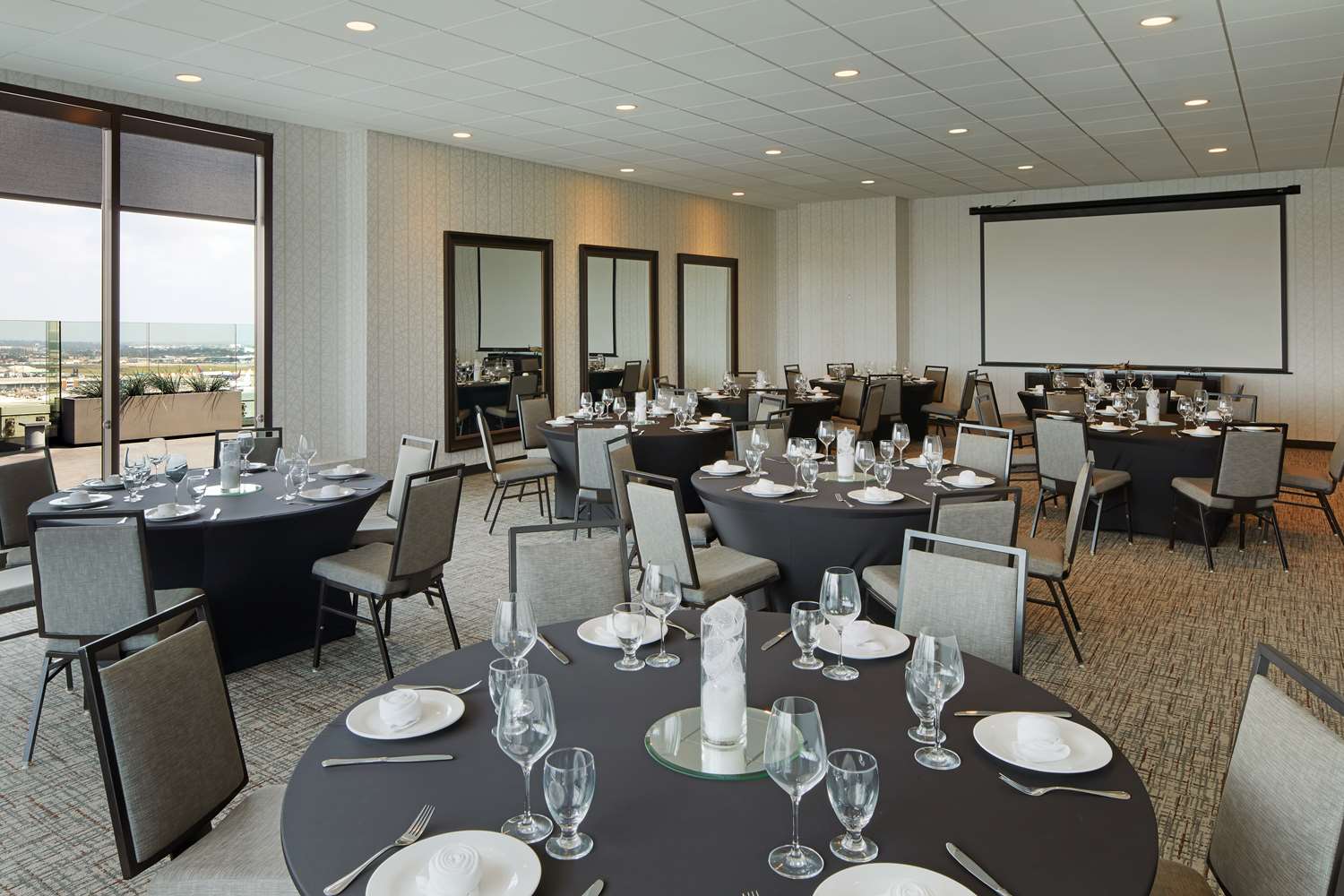 Фото H Hotel Los Angeles, Curio Collection by Hilton