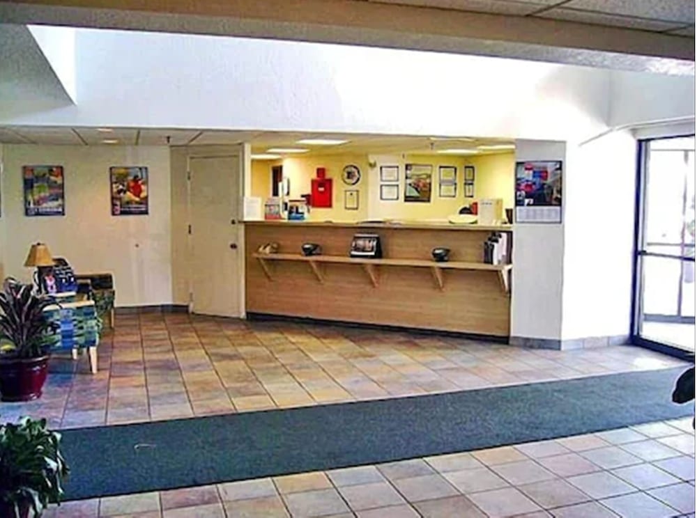 Фото Motel 6 Albany, Ny