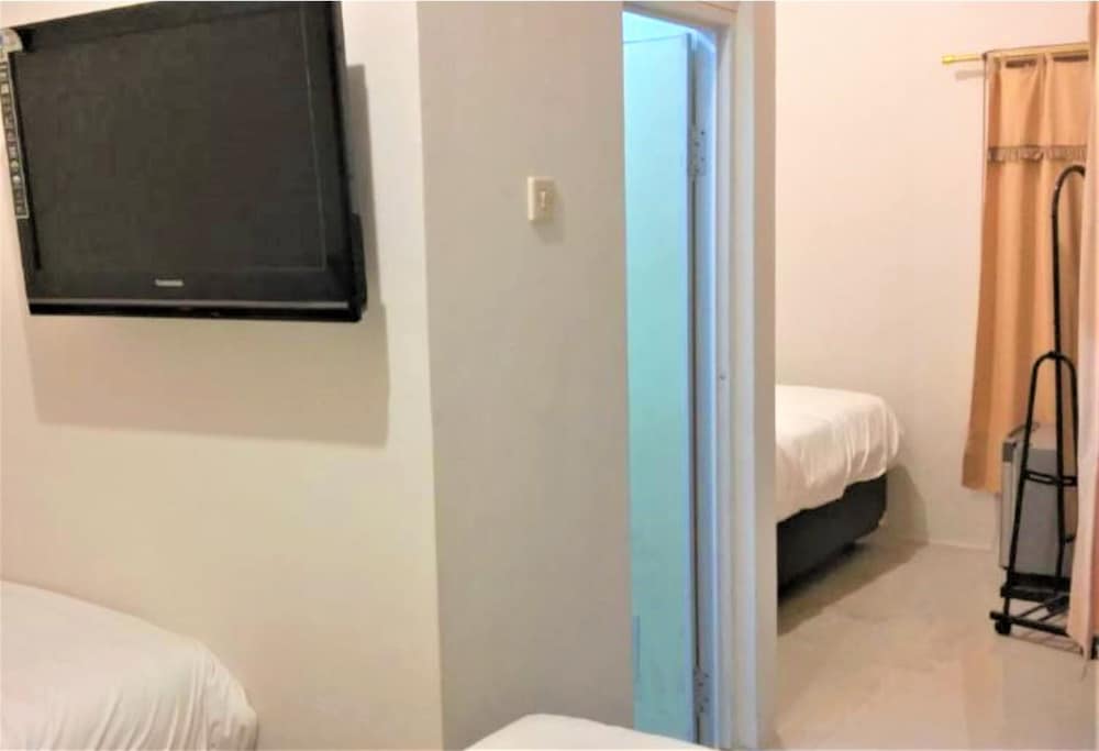 Фото Oyo 1985 F7 Residence