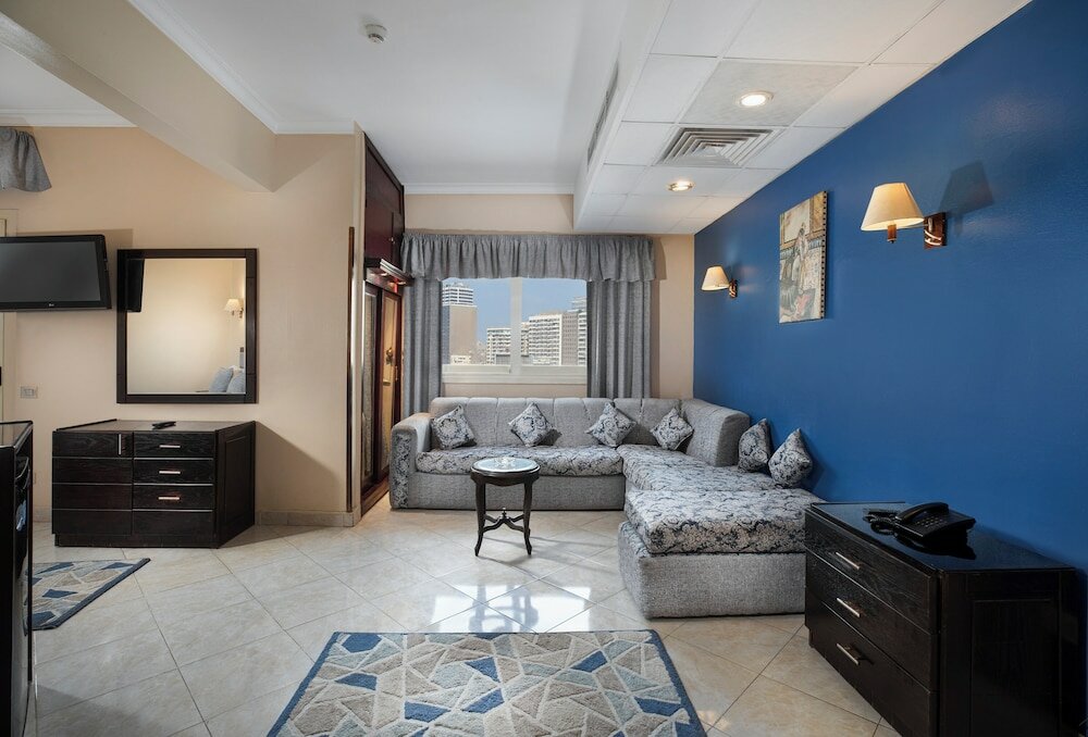 Фото Holidays Express Hotel