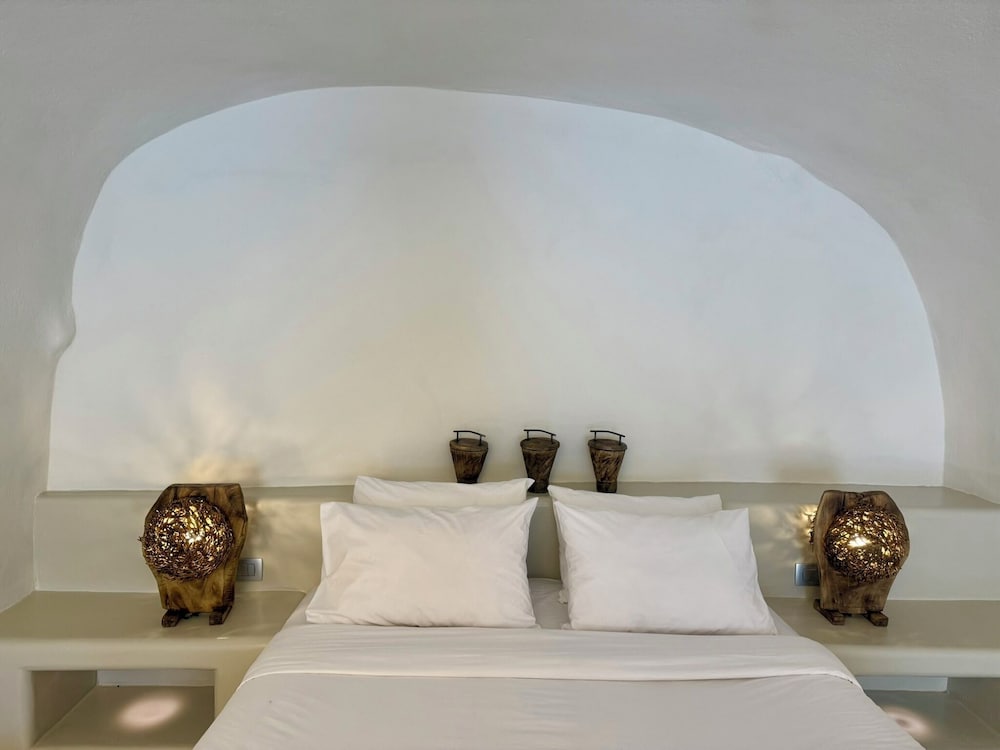 Фото Elysian Santorini