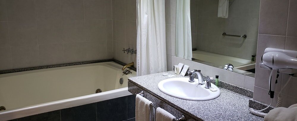 Фото Howard Johnson by Wyndham San Pedro