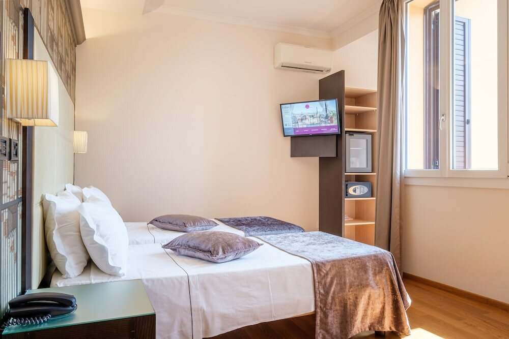 Фото Touring Hotel