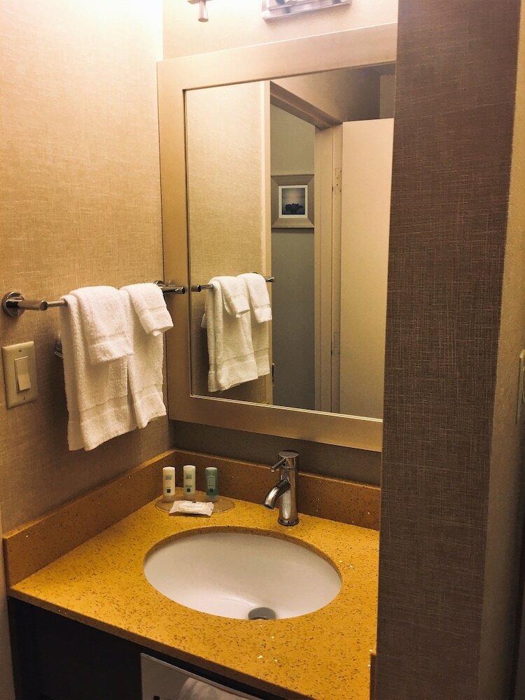 Фото Quality Inn & Suites Downtown