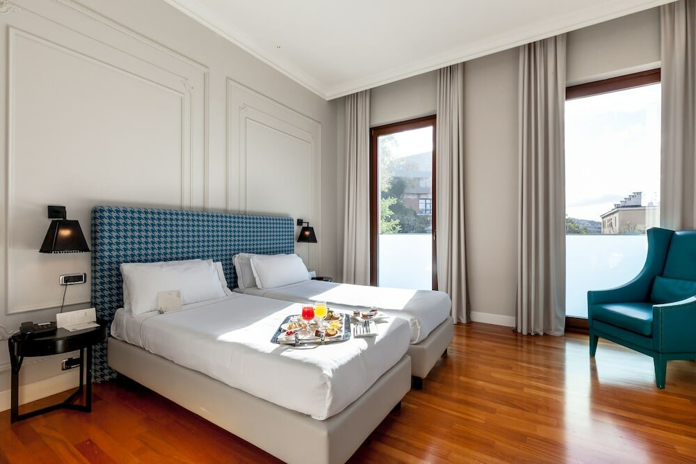 Фото отеля 2