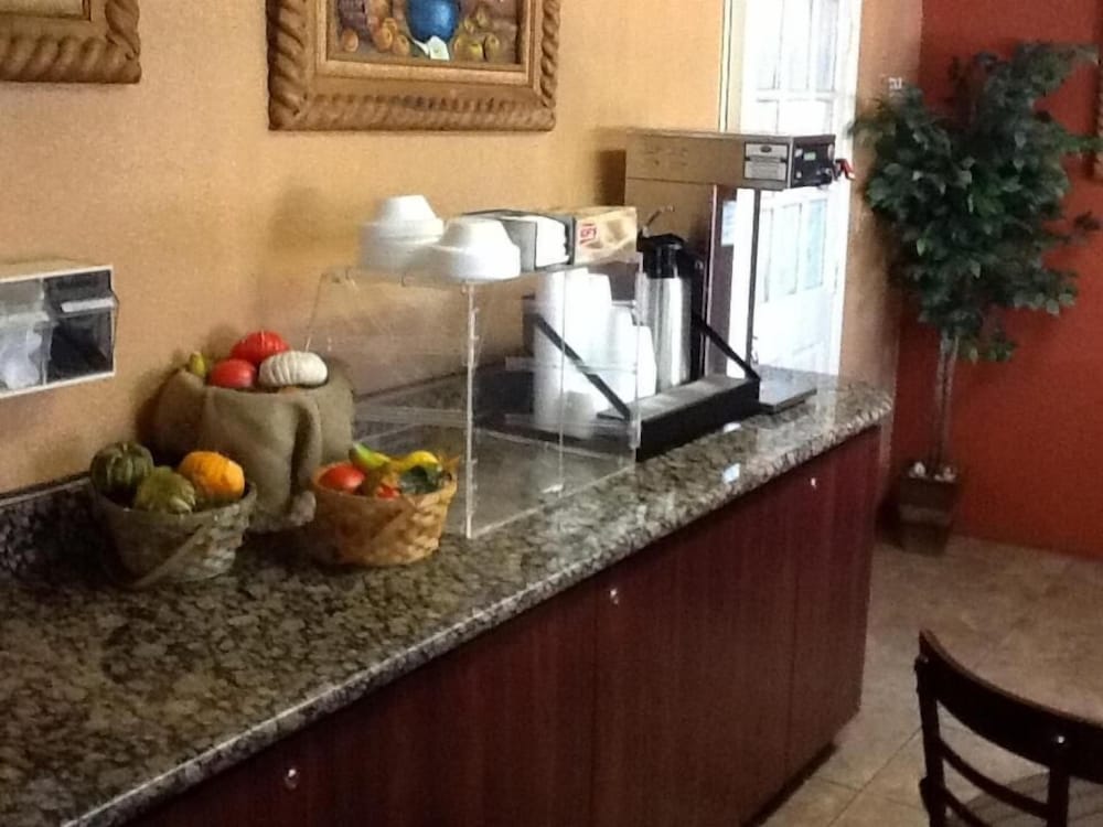 Фото Americas Best Inn and Suites Fort Lauderdale North