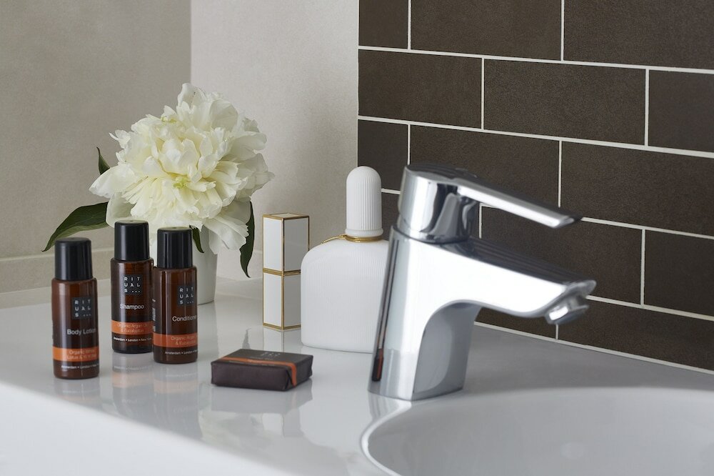 Фото The Westbridge Hotel