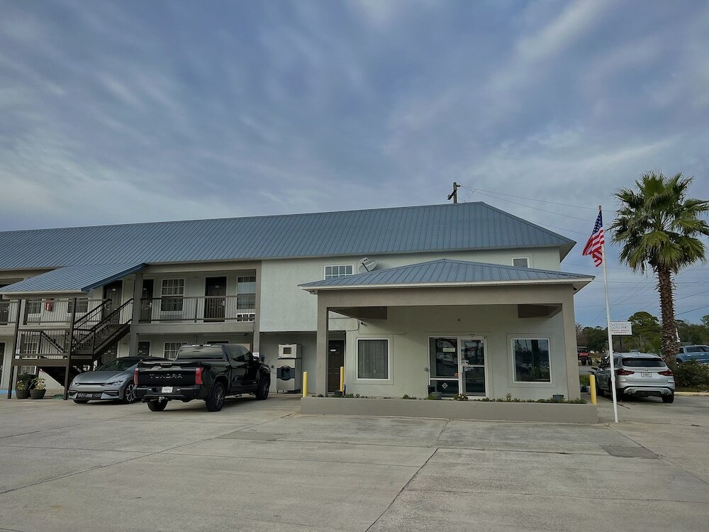 Фото Garden Inn & Suites