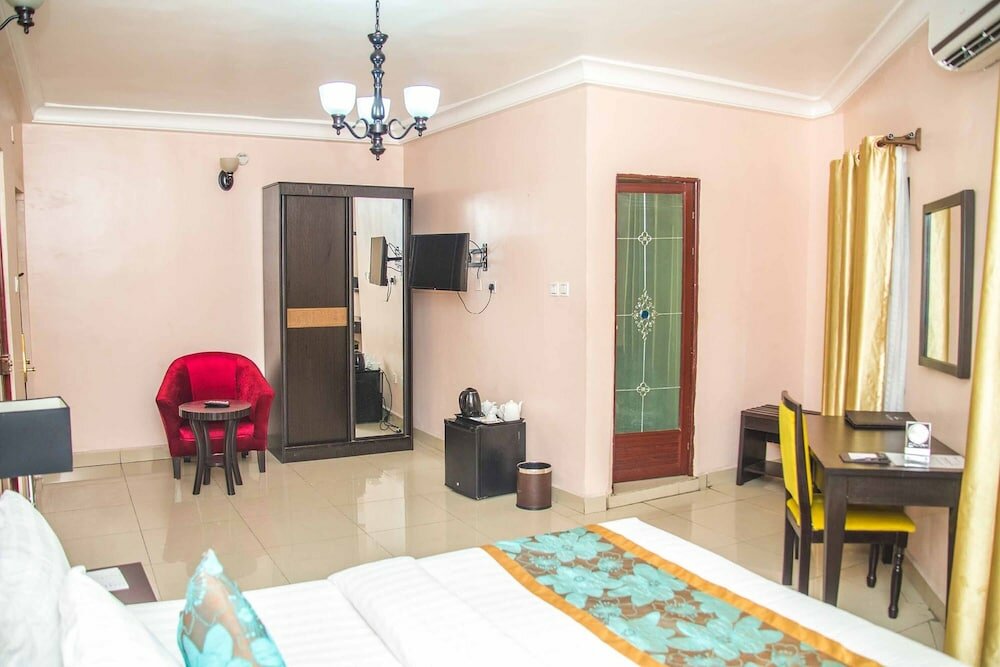 Фото Royal Crest Hotel & Suites