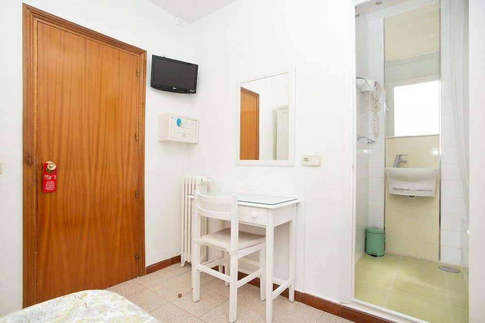 Фото Hostal Los Alpes