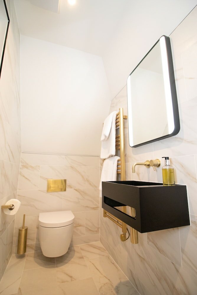 Фото Three Falcons Hotel