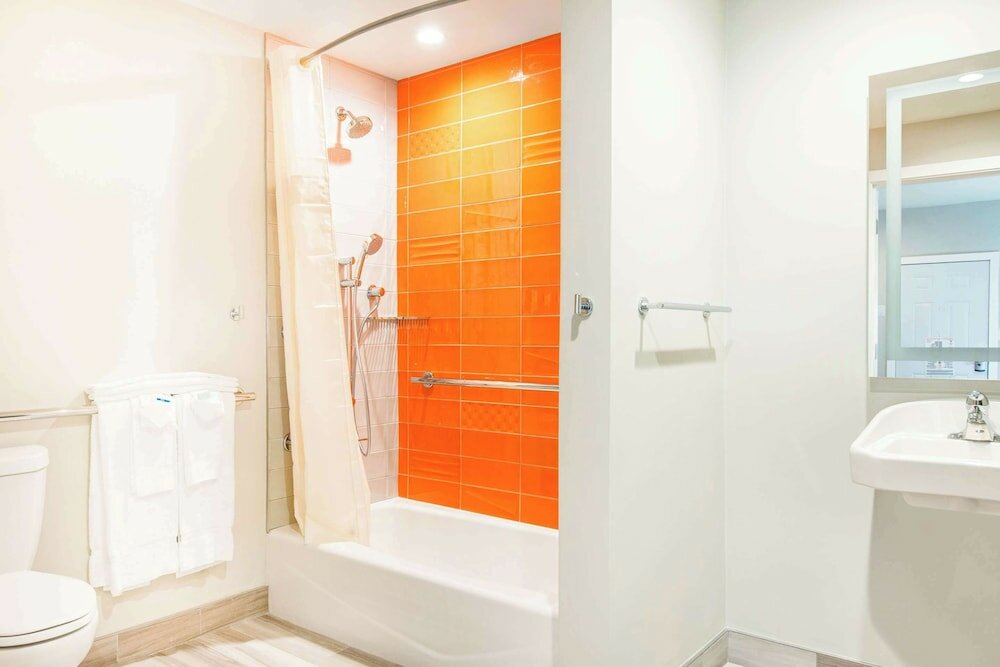 Фото Rodeway Inn near Melrose Ave