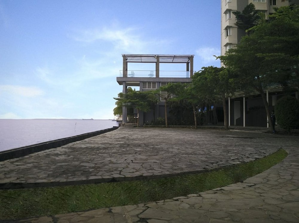 Фото The Malibu Suites Balikpapan by Sissae Living